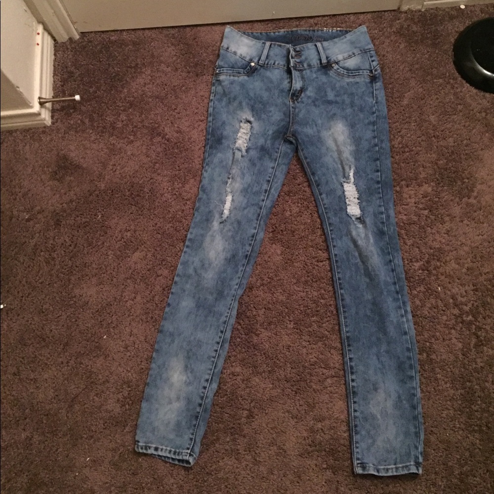 High waisted ripped jeans